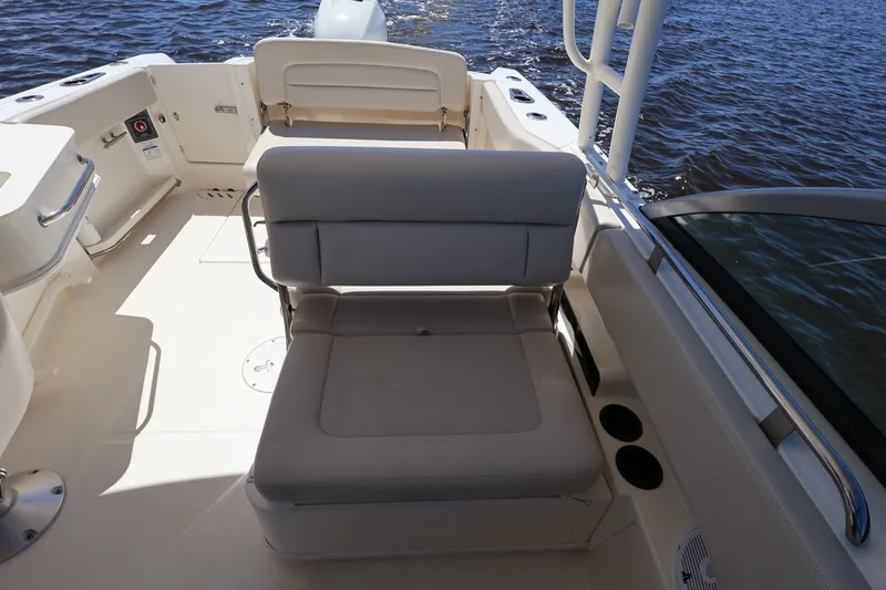 Slide: The Image of Boston Whaler 230 VANTAGE 2017 - 18