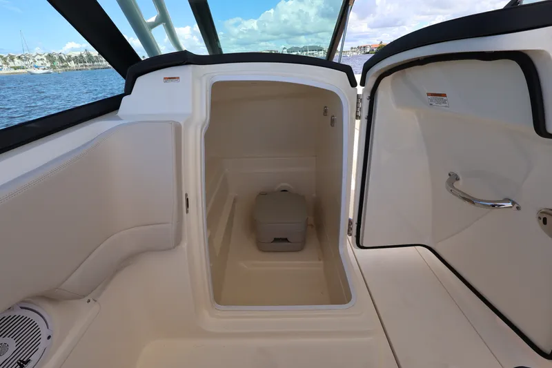 Slide: The Image of Boston Whaler 230 VANTAGE 2017 - 21