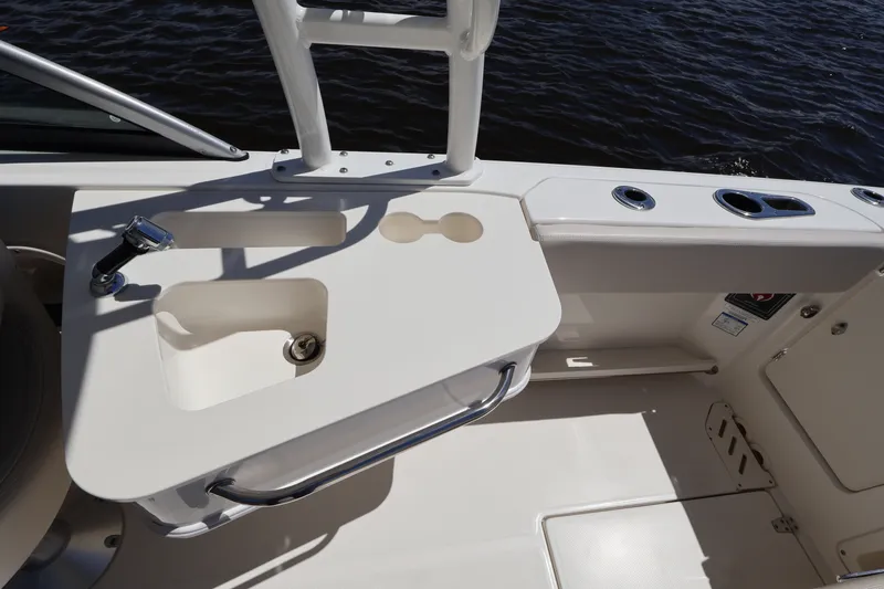 Slide: The Image of Boston Whaler 230 VANTAGE 2017 - 22