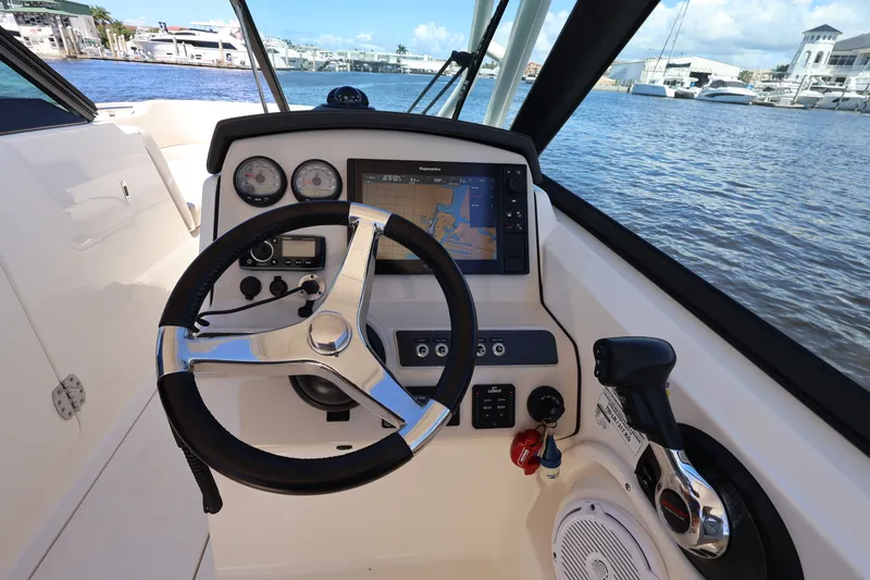 Slide: The Image of Boston Whaler 230 VANTAGE 2017 - 26