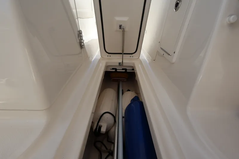 Slide: The Image of Boston Whaler 230 VANTAGE 2017 - 29