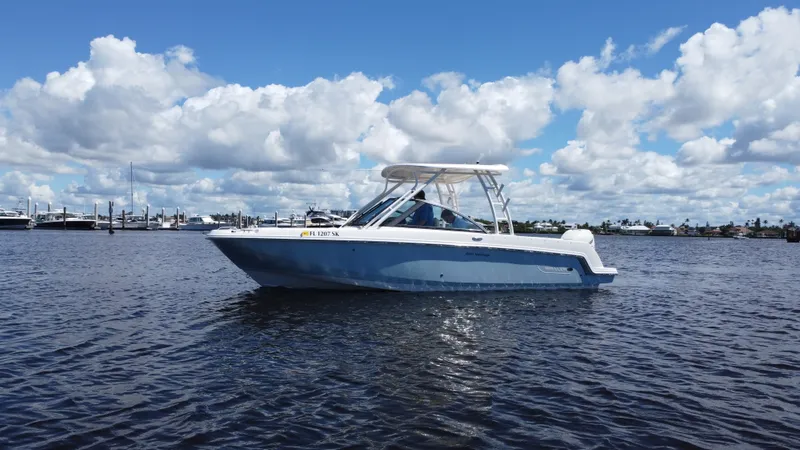 Slide: The Image of Boston Whaler 230 VANTAGE 2017 - 6