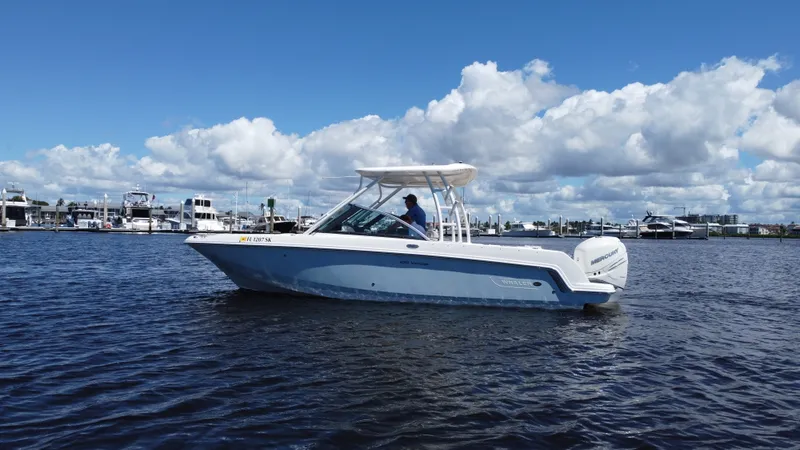 Slide: The Image of Boston Whaler 230 VANTAGE 2017 - 8