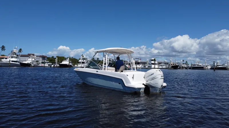 Slide: The Image of Boston Whaler 230 VANTAGE 2017 - 9