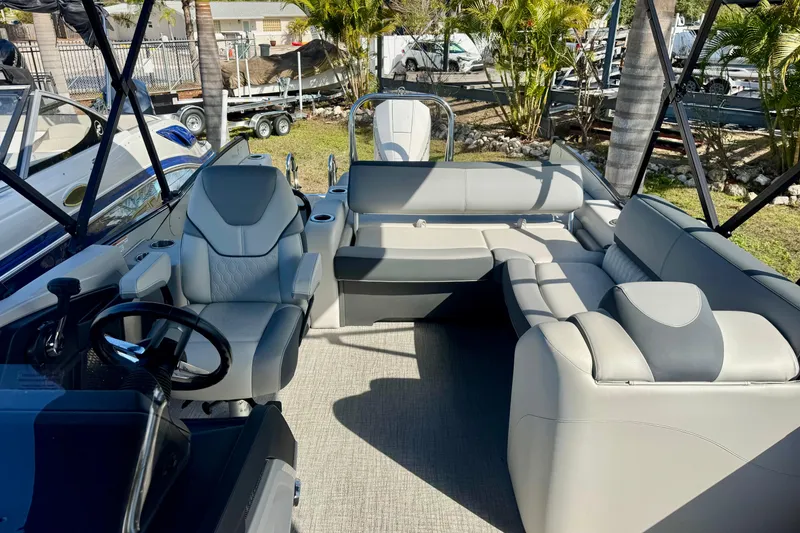 Slide: The Image of 2026 Avalon Catalina Platinum Versatile Rear Bench interior with luxurious seating and modern design. - 28