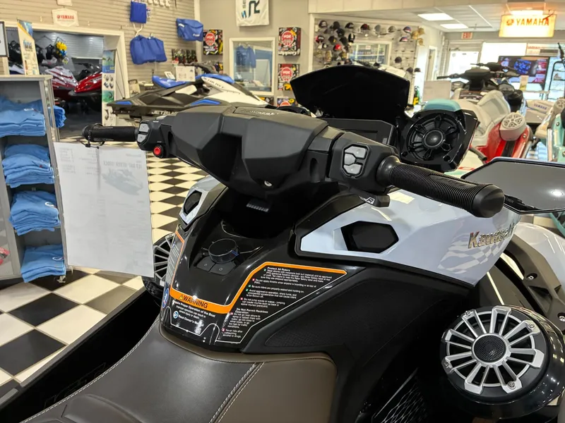 Slide: The Image of Kawasaki JET SKI ULTRA 160LX 2026 in showroom. - 9