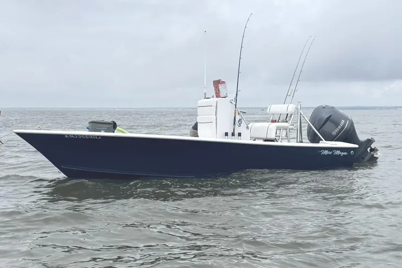 The Image of 2010 SeaCraft 20 SF boat on water with fishing rods and Yamaha outboard motor. - 0