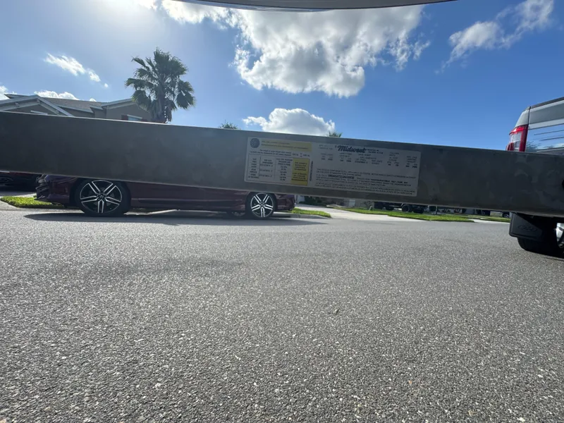 Slide: The Image of 2018 Yamaha Boats 212X trailer label, sunny day, residential street background. - 20