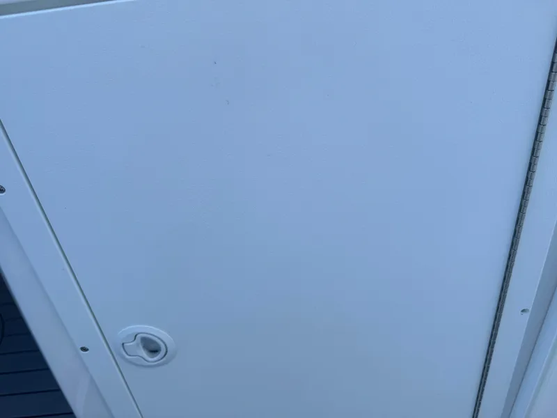 Slide: The Image of White panel on a 2018 Yamaha Boats 212X, featuring a circular handle. - 39