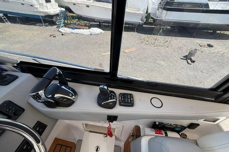 Slide: The Image of Regal 36 XO 2022 - 41