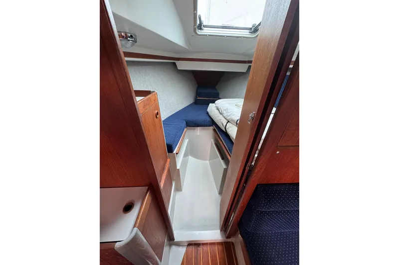 Slide: The Image of Interior of 1987 O'Day 322 sailboat with cozy cabin and wooden finishes. - 17