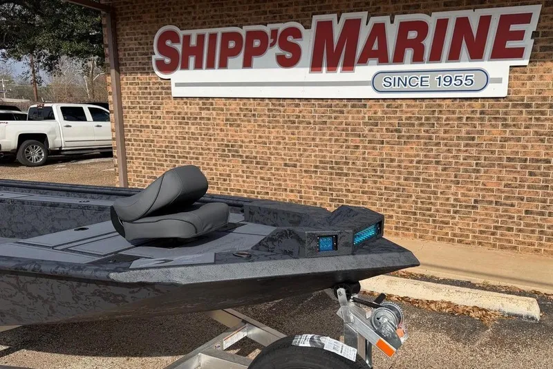 Slide: The Image of 2026 Xpress X18DB boat at Shipp's Marine. - 4