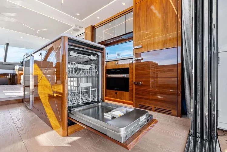 Slide: The Image of 2025 Sunseeker Manhattan 68 - Image 15 - 15