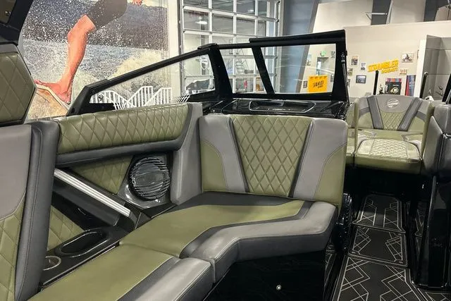 Slide: The Image of Tigé 25ZX 2023 - 10