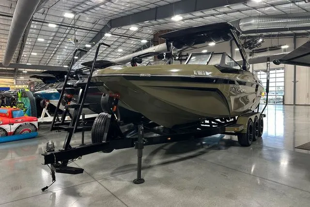 Slide: The Image of Tigé 25ZX 2023 - 4