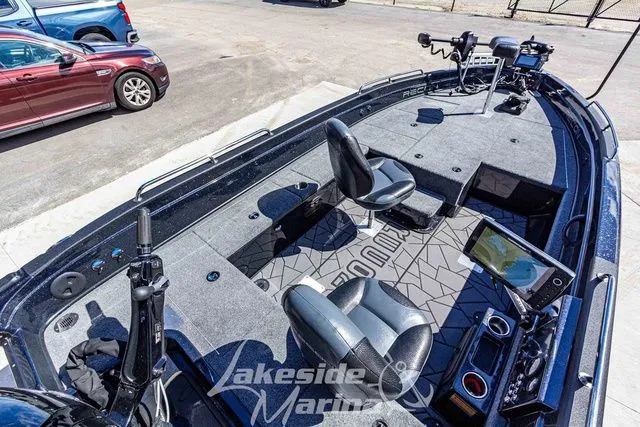 Slide: The Image of Recon 895 Tiller 2025 - 13