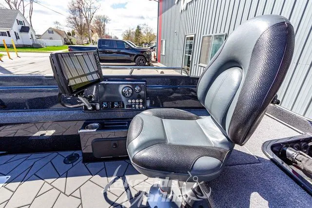 Slide: The Image of Recon 895 Tiller 2025 - 15