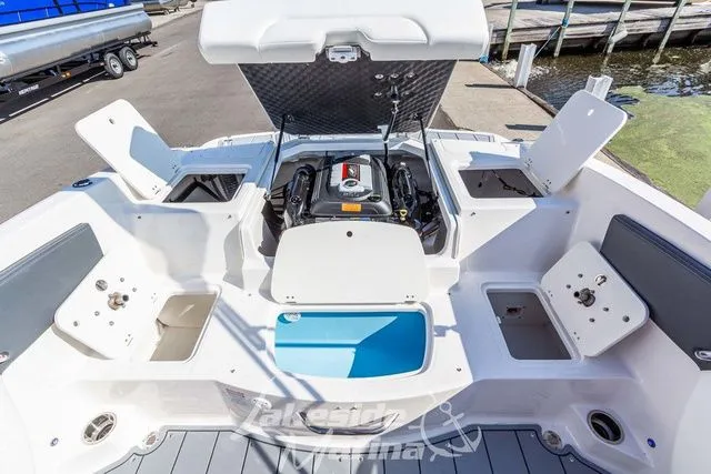 Slide: The Image of Chaparral 21 SSi Ski & Fish 2025 - 17