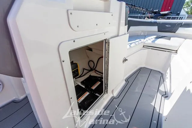 Slide: The Image of Chaparral 21 SSi Ski & Fish 2025 - 28