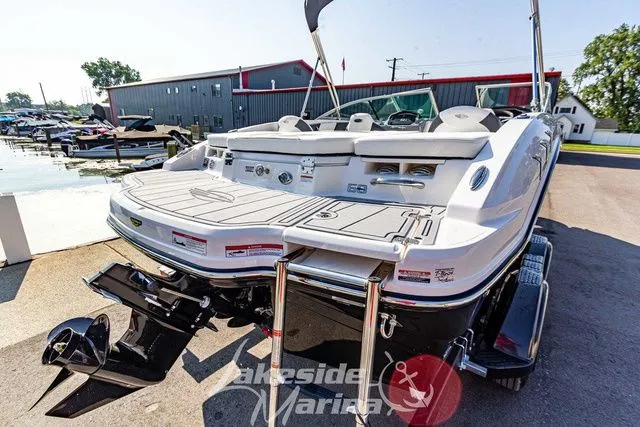 Slide: The Image of Chaparral 21 SSi Ski & Fish 2025 - 6