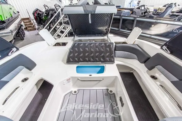 Slide: The Image of Chaparral 23 SSi 2026 - 12