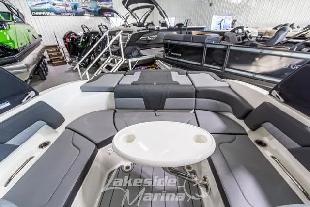 Slide: The Image of Chaparral 23 SSi 2026 - 16