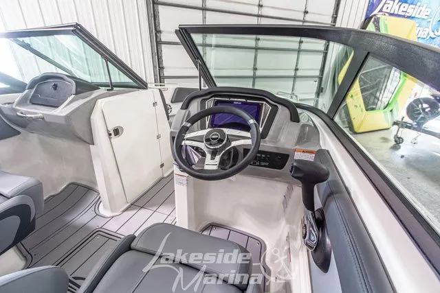 Slide: The Image of Chaparral 23 SSi 2026 - 17