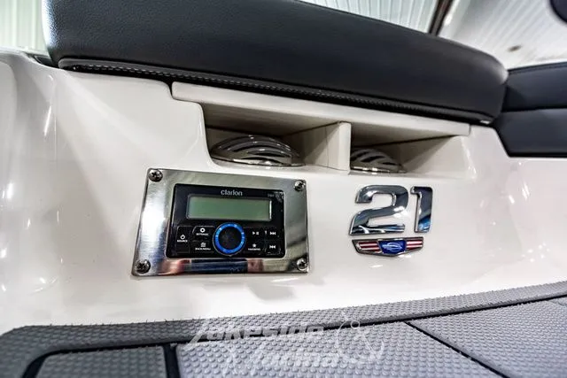 Slide: The Image of Chaparral 21 SSi 2026 - 8