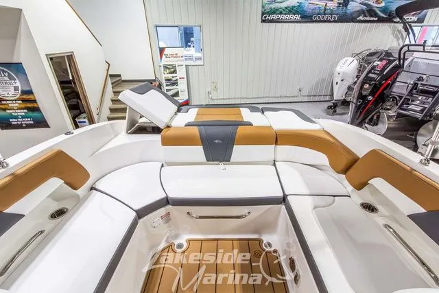 Slide: The Image of Chaparral 23 SSi 2026 - 19