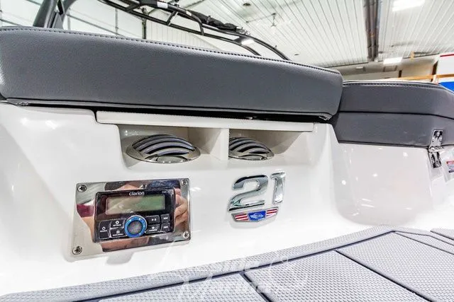 Slide: The Image of Chaparral 21 SSi 2026 - 7