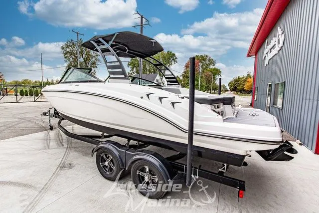 Slide: The Image of Chaparral 23 SSi 2025 - 7