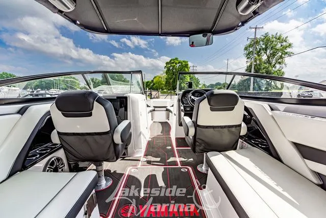 Slide: The Image of Yamaha 242 Limited S E-Series 2016 - 21