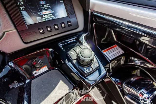 Slide: The Image of Yamaha 242 Limited S E-Series 2016 - 28