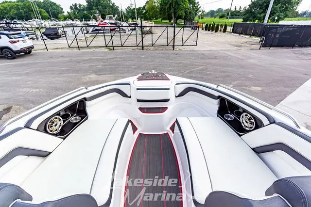 Slide: The Image of Yamaha 242 Limited S E-Series 2016 - 37