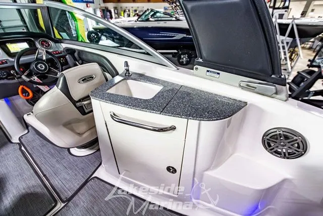 Slide: The Image of Chaparral 244 Sunesta 2017 - 16