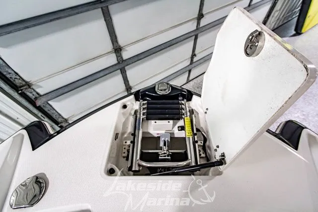 Slide: The Image of Chaparral 244 Sunesta 2017 - 41