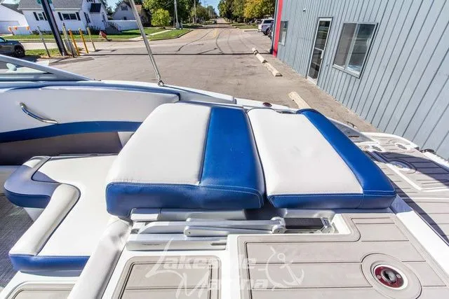 Slide: The Image of Crownline Boats 220 SS 2024 - 15