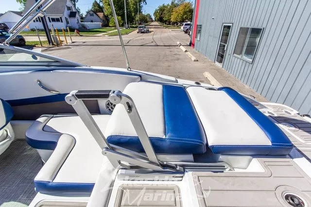 Slide: The Image of Crownline Boats 220 SS 2024 - 16