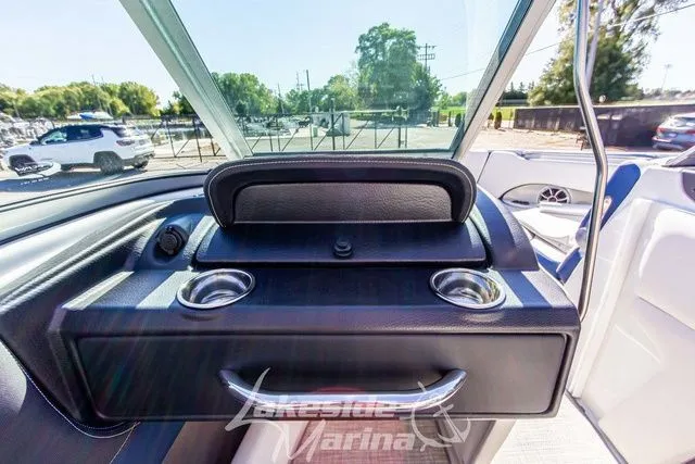 Slide: The Image of Crownline Boats 220 SS 2024 - 38