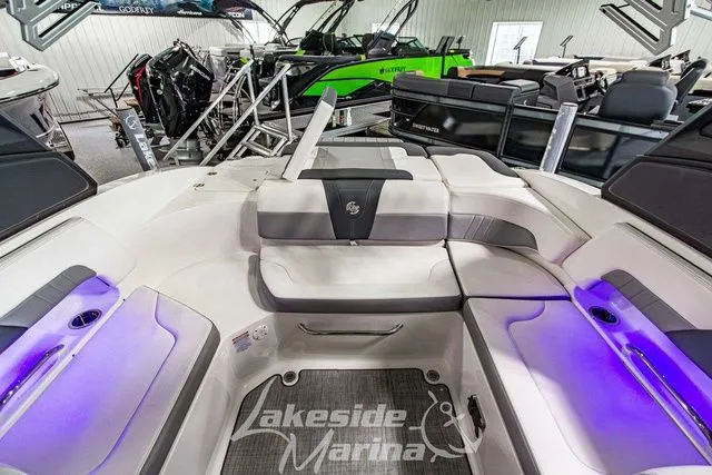 Slide: The Image of Chaparral 23 Surf 2021 - 18