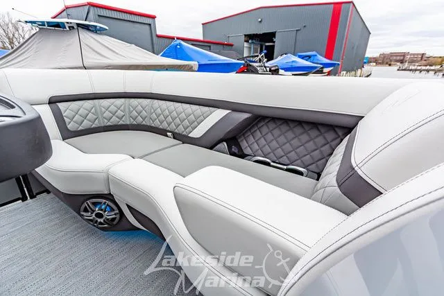 Slide: The Image of Godfrey AquaPatio 255 SFL 2025 - 18