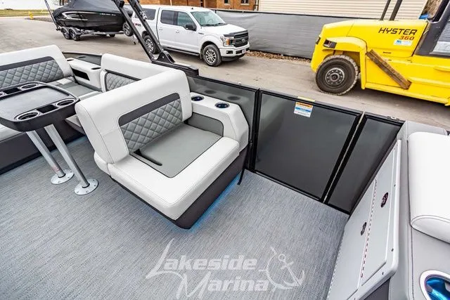 Slide: The Image of Godfrey AquaPatio 255 SFL 2025 - 30