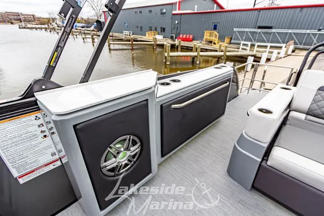 Slide: The Image of Godfrey AquaPatio 255 SFL 2025 - 36