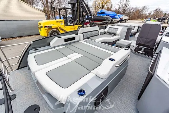 Slide: The Image of Godfrey AquaPatio 255 SFL 2025 - 40