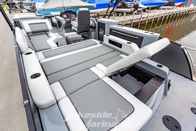 Slide: The Image of Godfrey AquaPatio 255 SFL 2025 - 45