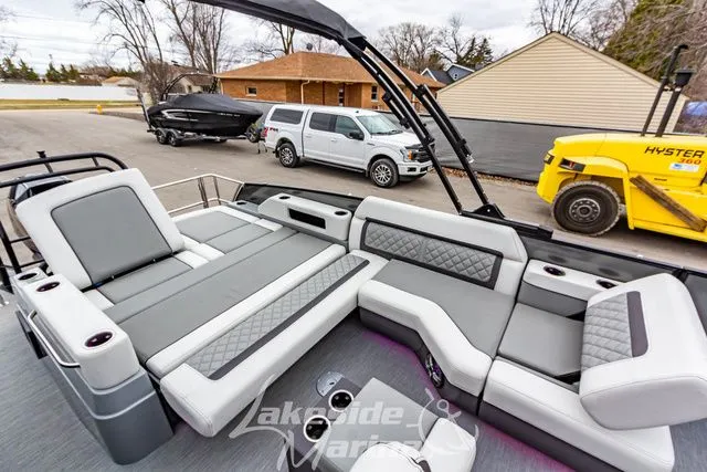 Slide: The Image of Godfrey AquaPatio 255 SFL 2025 - 46