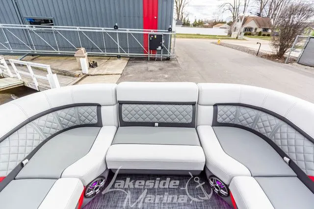 Slide: The Image of Godfrey AquaPatio 235 ULW 2025 - 16