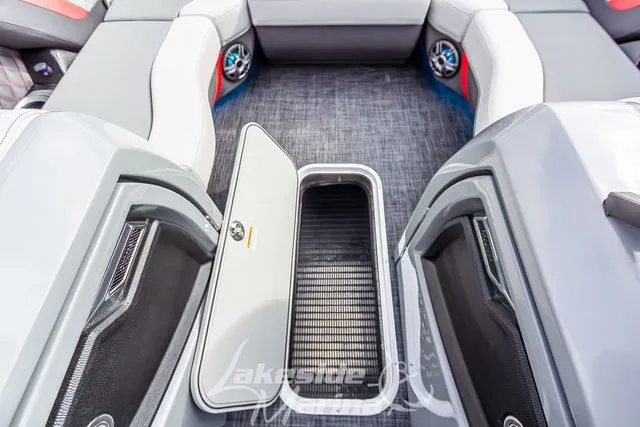 Slide: The Image of Godfrey AquaPatio 235 ULW 2025 - 22