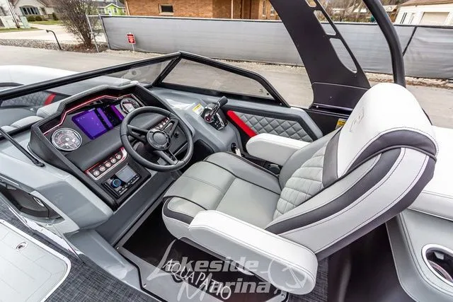 Slide: The Image of Godfrey AquaPatio 235 ULW 2025 - 27