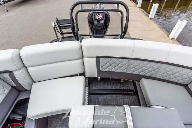 Slide: The Image of Godfrey AquaPatio 235 ULW 2025 - 40